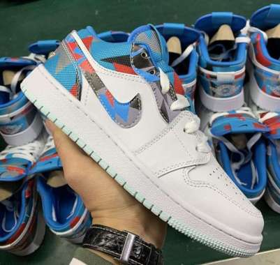 Nike Air Jordan 1 Original Terbaru Mei 2022 | Blibli