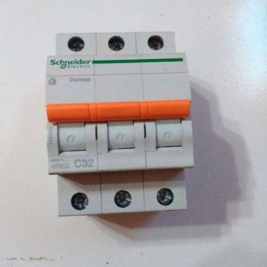 Schneider Domae MCB 3Phase 32A