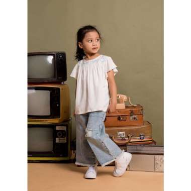 Atasan Anak Vyrna Top Off White Aleza 4