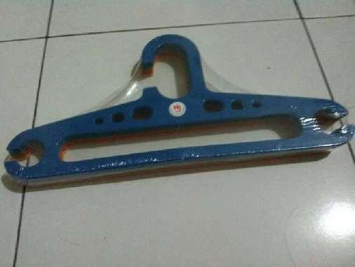 Gantungan / Hanger Baju Plastik HJ Warna