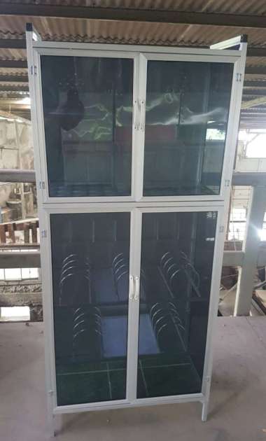 rak piring lemari piring aluminium kaca 2 pintu Multicolor
