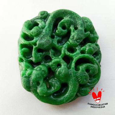 Vee 4D Batu Giok Hijau Ukir Lilitan Ular Handmade Liontin Hijau Tua