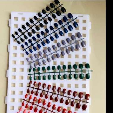 24 Pcs Kuku Palsu /False nails murah Warna glossy dan lem Merah