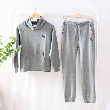 URBAN NECESSITIES ONE SET SWEATER CELANA PANJANG JOGGER TRAINING OLAHRAGA SETELAN OLAHRAGA SWEATSHIR