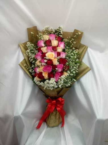 Bucket Bunga Mawar Fresh 3 Warna Merah + Pink Tua + Peach JABODETABEK