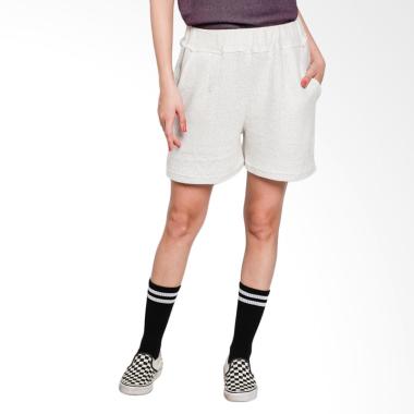 Nikicio Sesaat Pull Up Shorts Pants Celana Wanita - Knitted White