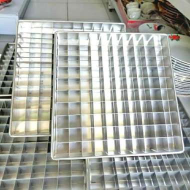 Loyang Sekat 100 Lubang 26 x 26 x4cm-Loyang Brownies Tebal-Cetakan Kue 100 % ORIGINAL Multicolor