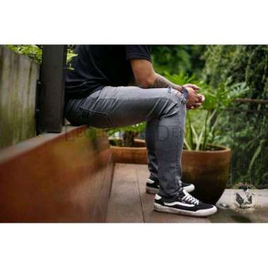 Harga Ripped Jeans Pria Big Size 40 