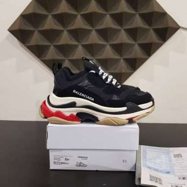 harga sneakers balenciaga