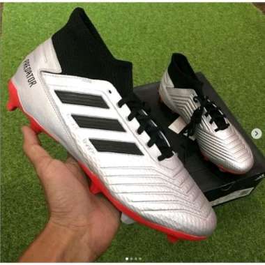 sepatu bola adidas original