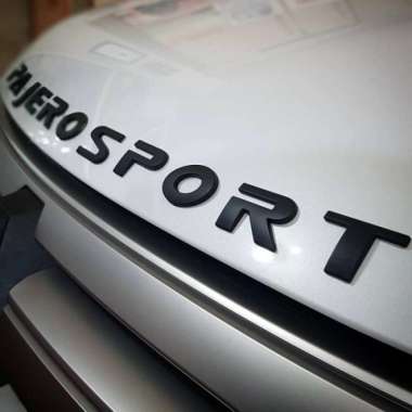 Emblem Hood Kap Mesin Black All New Pajero Sport 2021 Multicolor