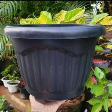 pot bunga hitam 30 cm Pot 35cm