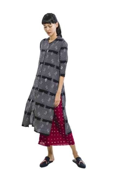 Sejauh Mata Memandang Baju Panjang Garam Laut Hitam S-M