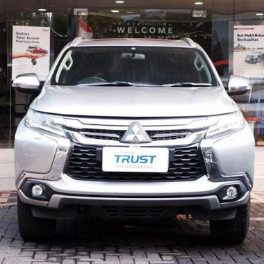 Wallpaper Pajero Sport Putih