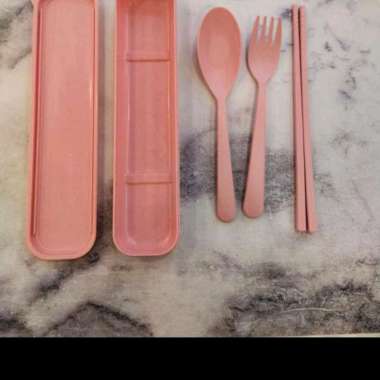 SENDOK SET ALAT MAKAN 3 IN 1 BAHAN JERAMI DAN STAINLESS STELL jerami pink
