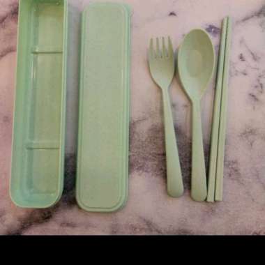 SENDOK SET ALAT MAKAN 3 IN 1 BAHAN JERAMI DAN STAINLESS STELL jerami hijau