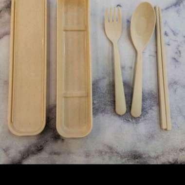 SENDOK SET ALAT MAKAN 3 IN 1 BAHAN JERAMI DAN STAINLESS STELL jerami cream