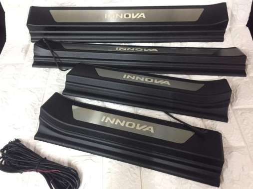 Sill Plate Samping Innova Reborn hitam