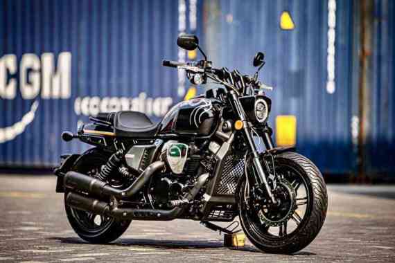 Keeway V250 FI Geronimo Sepeda Motor Black Glossy Surabaya