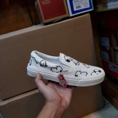 slip on vans snoopy
