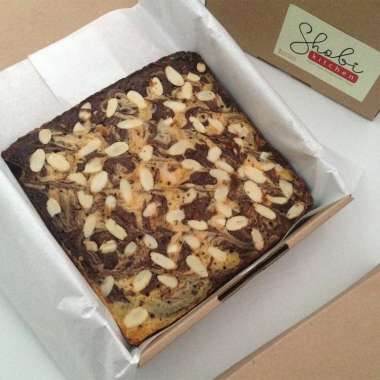 ShobiKitchen Yum Marbled Fudgy Brownies Almond Size 20 x 20