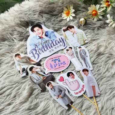 satu set cake topper hiasan kue ulang tahun karakter Kim Seon Ho campur