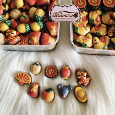 Coklat kiloan edisi imlek 500 gram.