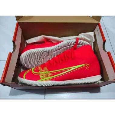 sepatu futsal superfly