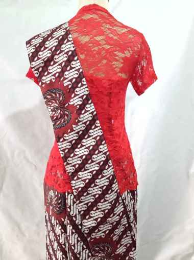 Setelan Kebaya Brukat Jarik Selendang Batik Dengan Bros Cantik Jarik Aja