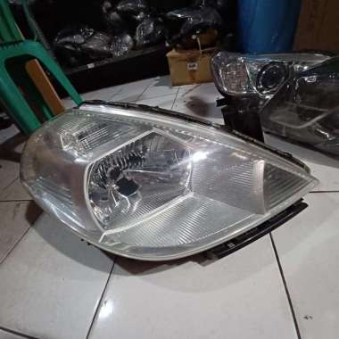 Headlamp lampu depan Nissan latio kanan