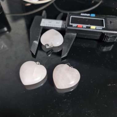 ROSE QUARTZ HEART LIONTIN 2.5 CM