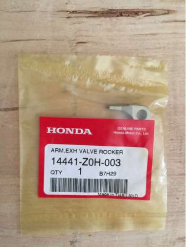 Rocker Arm Valve Ex /Rocker Arm Klep Api Mesin Rumput Honda UMR 435