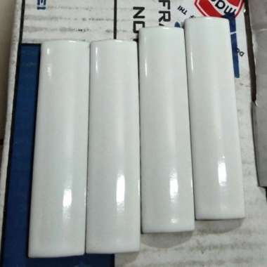 keramik 10 cm pilih hitam dan putih List 10cm siku kuku macan Bon bon - hitam polos putih polos