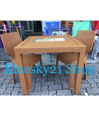 MEJA MAKAN PLASTIK ROTAN NAPOLLY