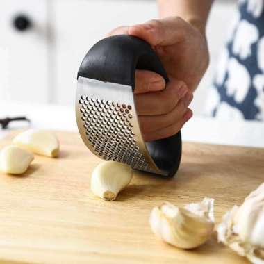 Parutan Alat Penghancur Bawang Putih Garlic Presser - Hitam hitam Hitam