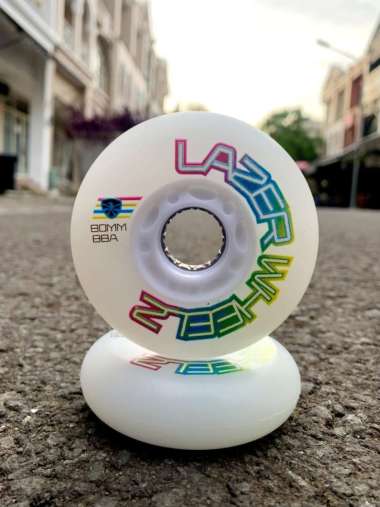 Roda Sepatu Roda Inline Skate LED Flying Eagle Lazer 76MM Blue