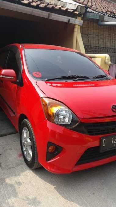 Stiker Kaca Mobil KISS Ukuran Kecil Cium Bibir Merah Cutting Sticker