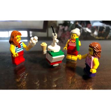 LEGO Part Out 60153 - Ice Cream Vendor & Buyers Minifigures