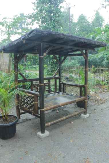 Saung bambu hitam gazebo minimalis siap pakai