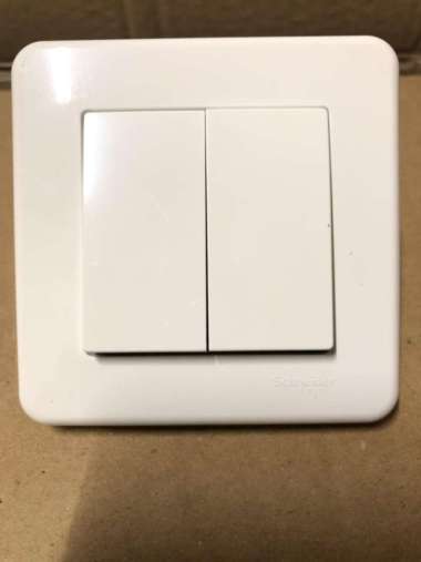 SAKLAR SERI GANDA DOUBLE LEONA SCHNEIDER LNA0300321 PUTIH