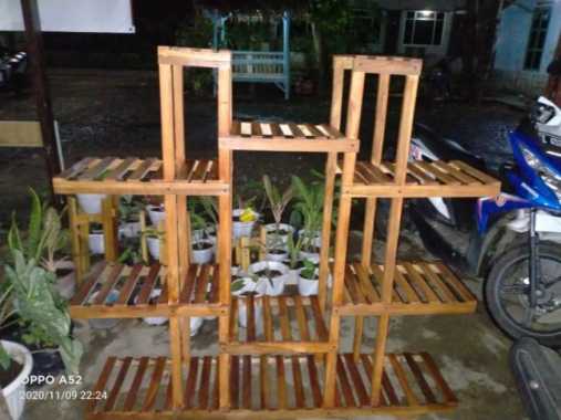 Rak Bunga Susun 4 Tingkat Kayu