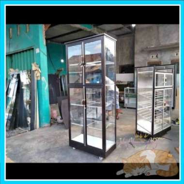 Lemari Display Kaca Hias Pajangan Pintu 2 Bahan Alumunium