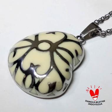 Vee Liontin Titanium Batu Giok Putih Love - Terapi Kesehatan  PUTIH