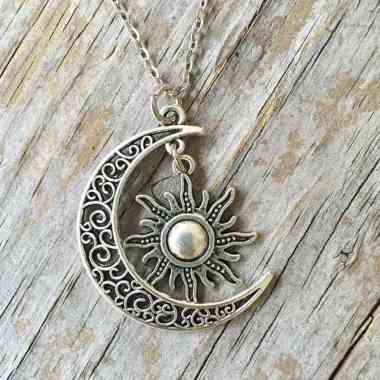 Moon Necklace Terbaru Mei 2022 