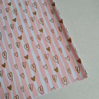 Kertas Kado Premium Wrapping Motif Love Emas Garis Pink Putih
