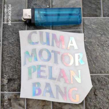 Stiker Motor Mobil Laptop Cuma Motor Pelan Hologram Kata Humor Lucu
