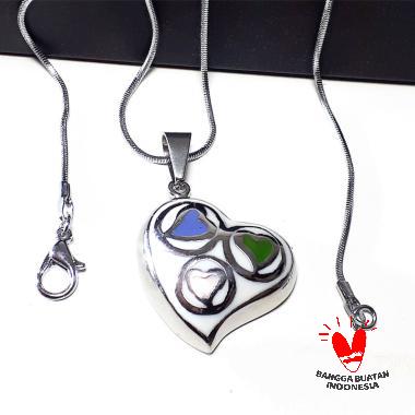 Vee Titanium Batu Giok Model Love Kalung Liontin Terapi Kesehatan Putih