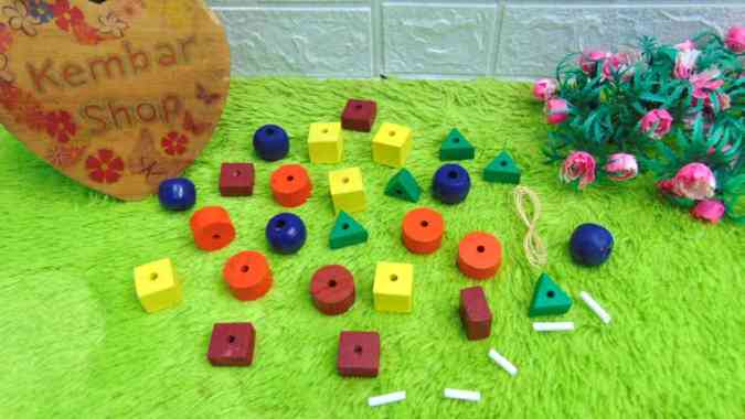 APE-RONCE-MIKA APE Mainan Anak Meronce Geometri Kayu Spon Edukasi Kreatifitas Ronce Anak Motorik Ana