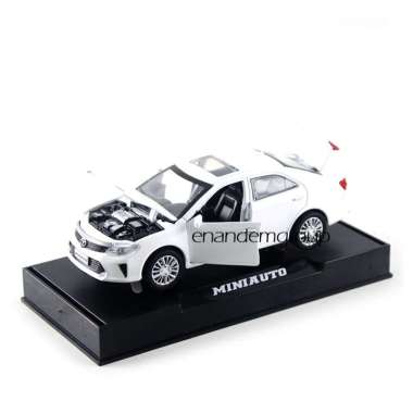 Diecast Miniatur Mainan Mobil Metal Toyota Camry - Putih