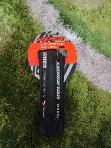 BAN LUAR SEPEDA MAXXIS DOLOMITES 700 X 28C